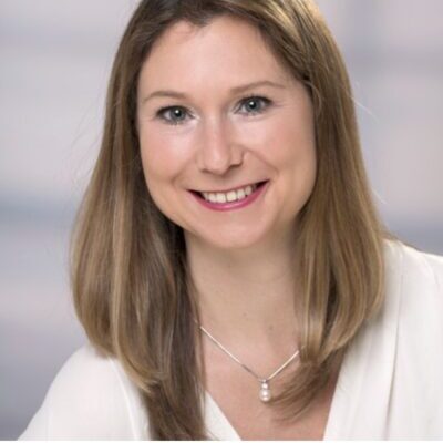 Compliancer Managerin Carolin Lupac-EXPERTIN FÜR RISIKOMANAGEMENT , regulatorische Anforderungen, Corporate Governance, Contract Management, Digital Architecture.